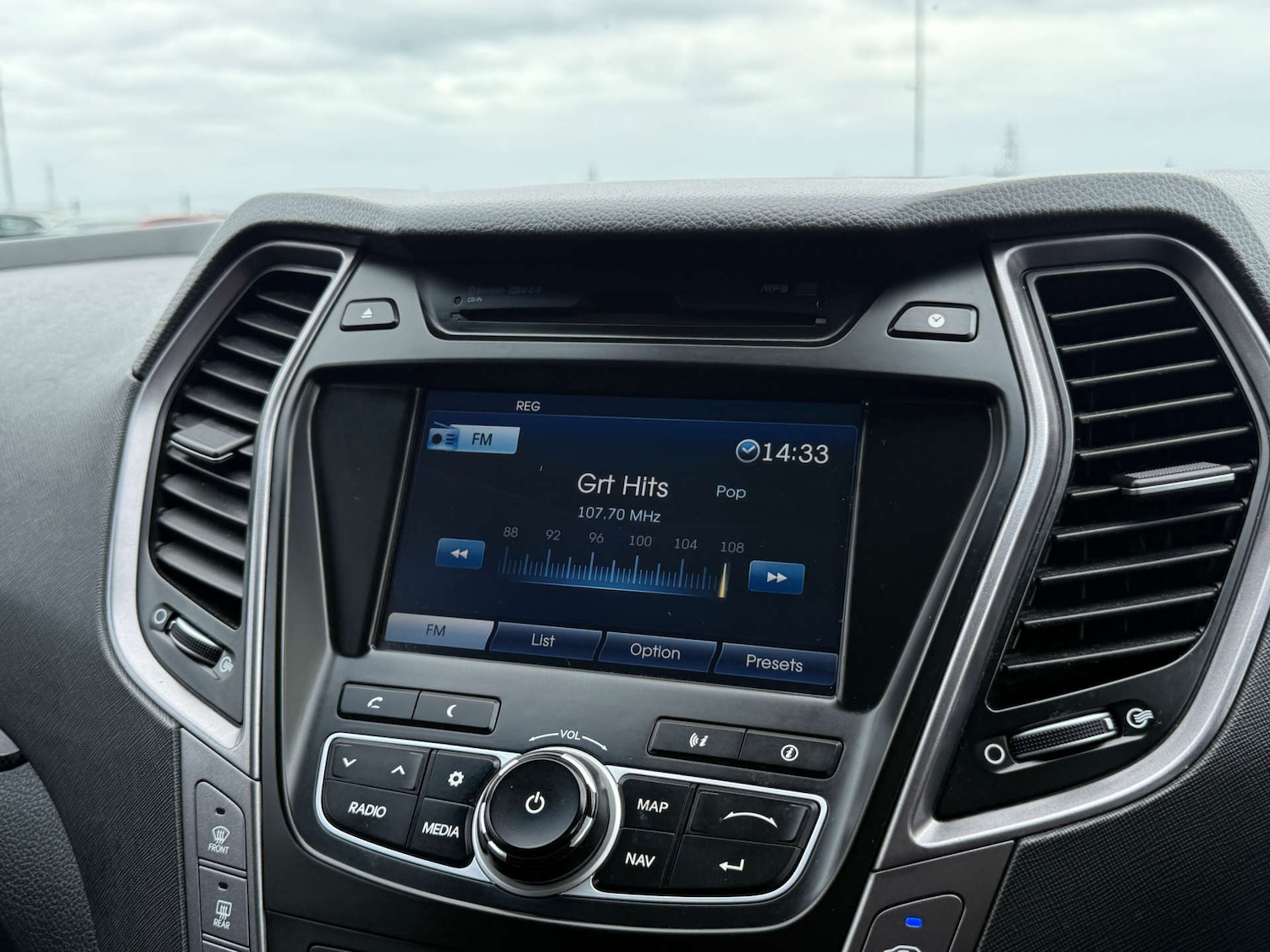 Used Hyundai Santa Fe 2012 for sale - 76287442: Photo 56