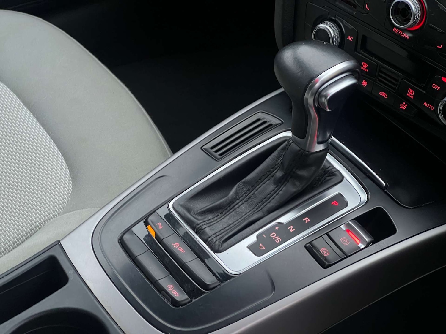 Used Audi A4 2013 for sale - 77603982: Photo 2