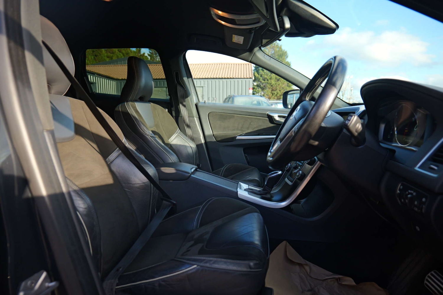 Used Volvo XC60 2017 for sale - 77261383: Photo 16