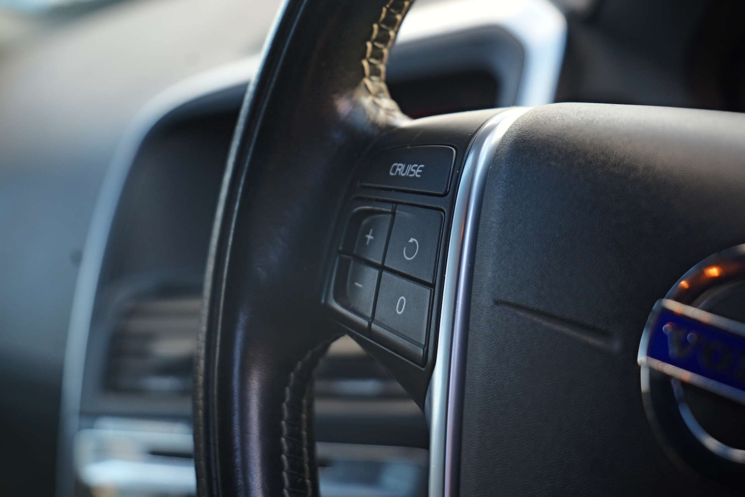 Used Volvo XC60 2017 for sale - 77261383: Photo 23