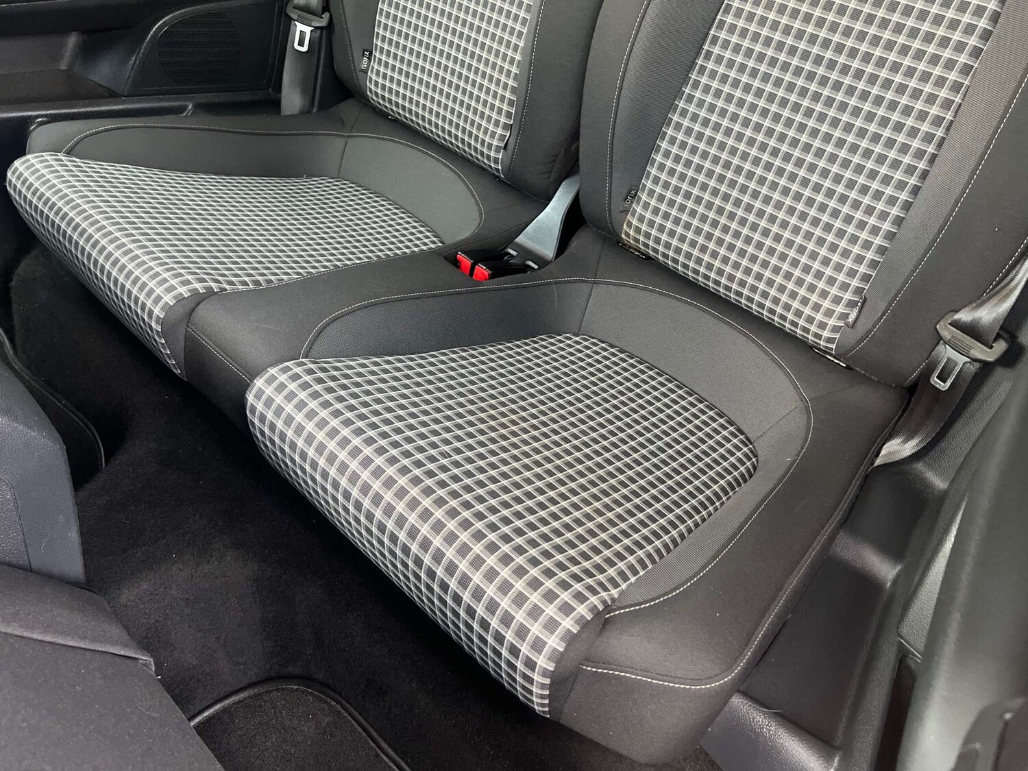 Used Volkswagen Scirocco 2015 for sale - 78027760: Photo 32