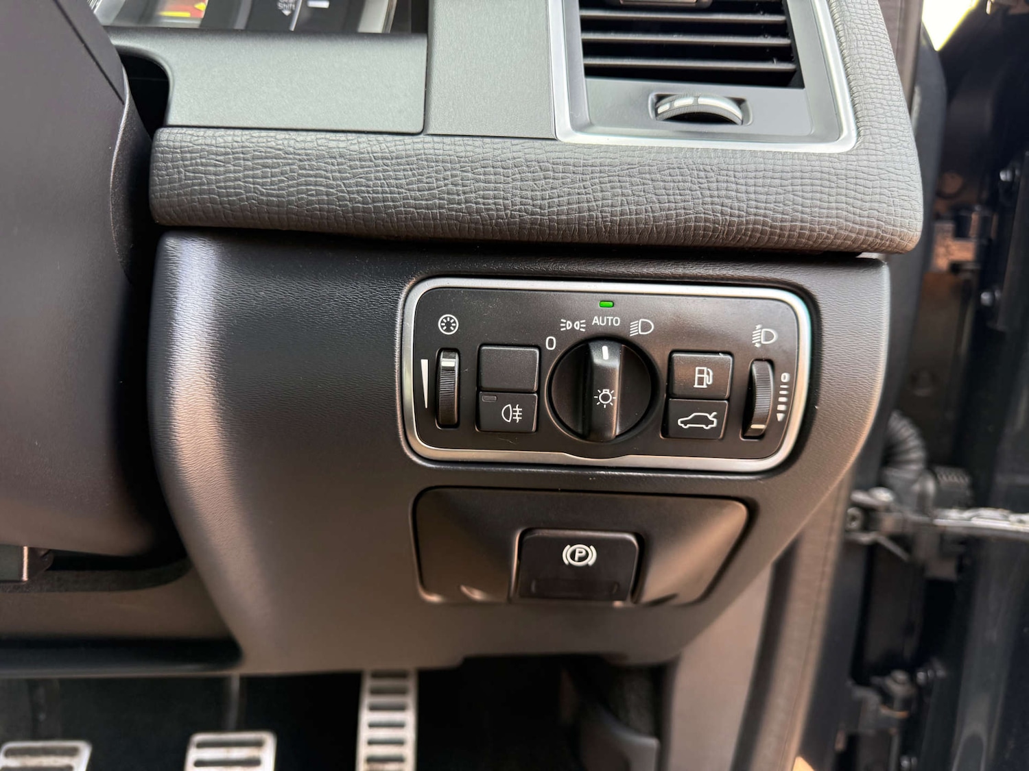 Used Volvo XC60 2015 for sale - 78106677: Photo 22