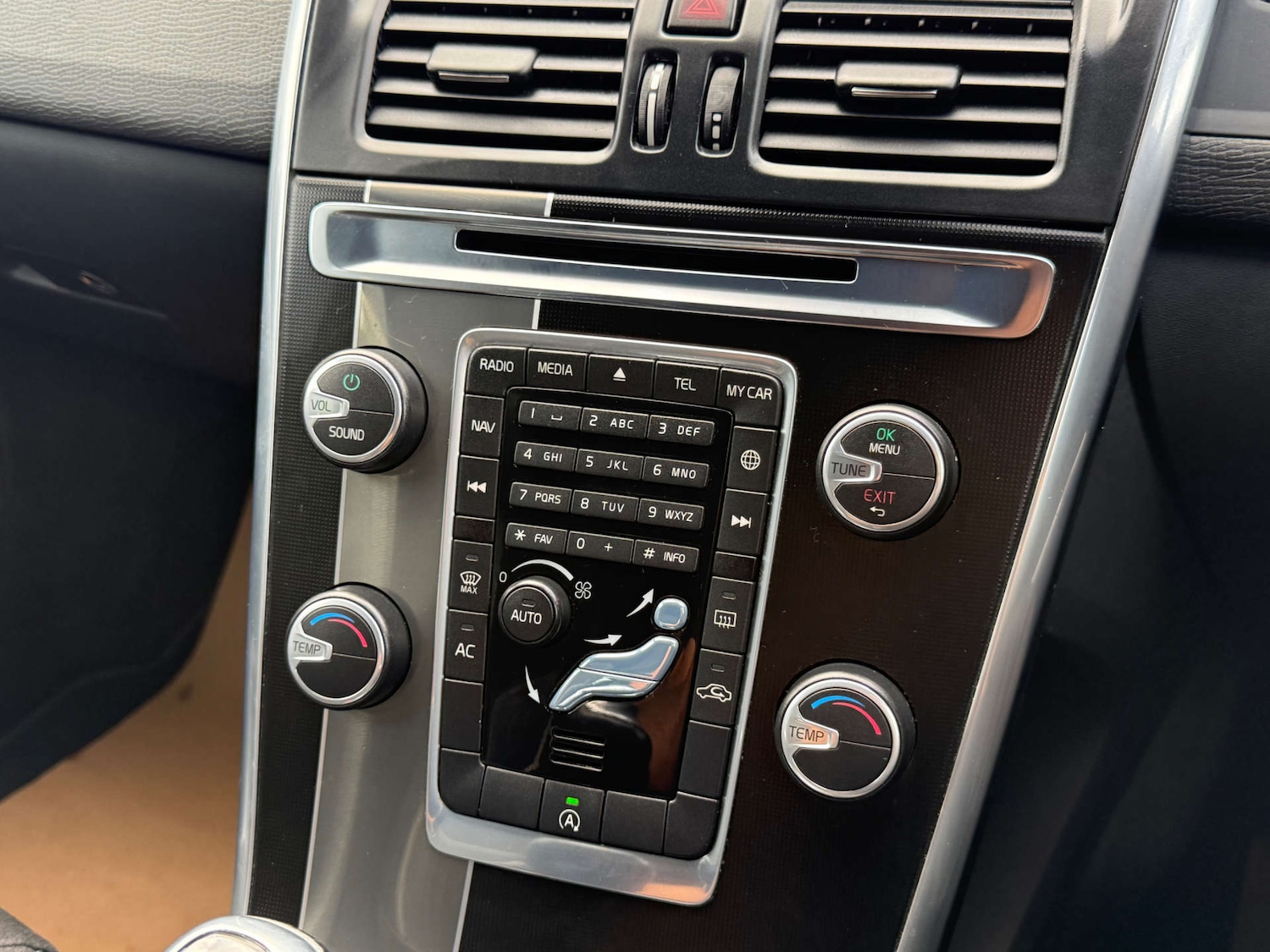 Used Volvo XC60 2015 for sale - 78106677: Photo 33