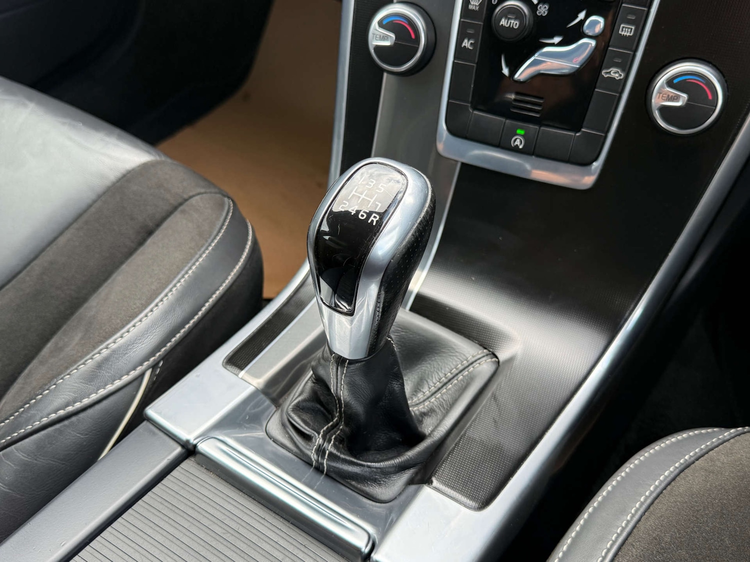 Used Volvo XC60 2015 for sale - 78106677: Photo 73