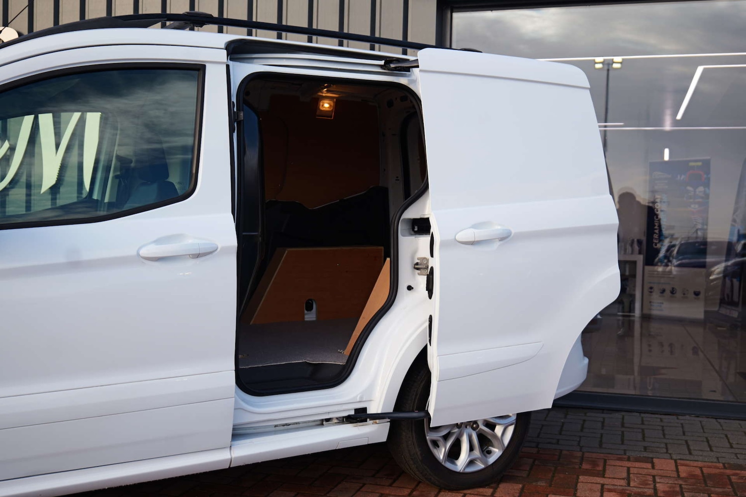 Used Ford Transit Courier 2020 for sale - 76565670: Photo 17