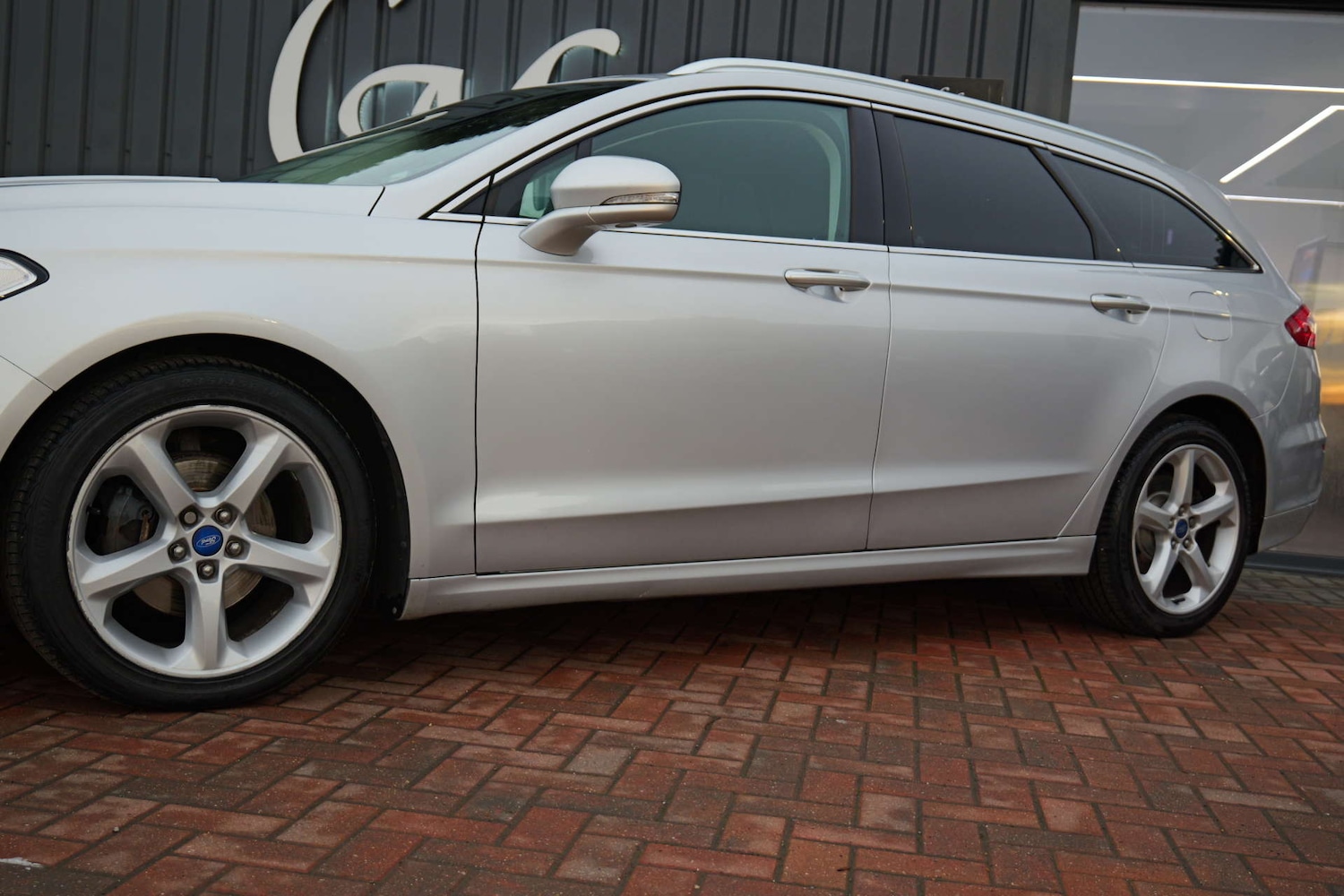 Used Ford Mondeo 2016 for sale - 76969208: Photo 2