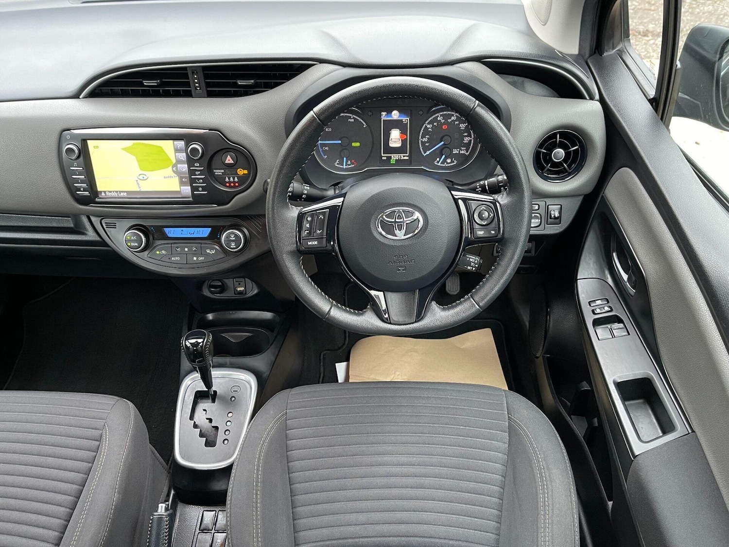 Used Toyota Yaris 2018 for sale - 77631474: Photo 2