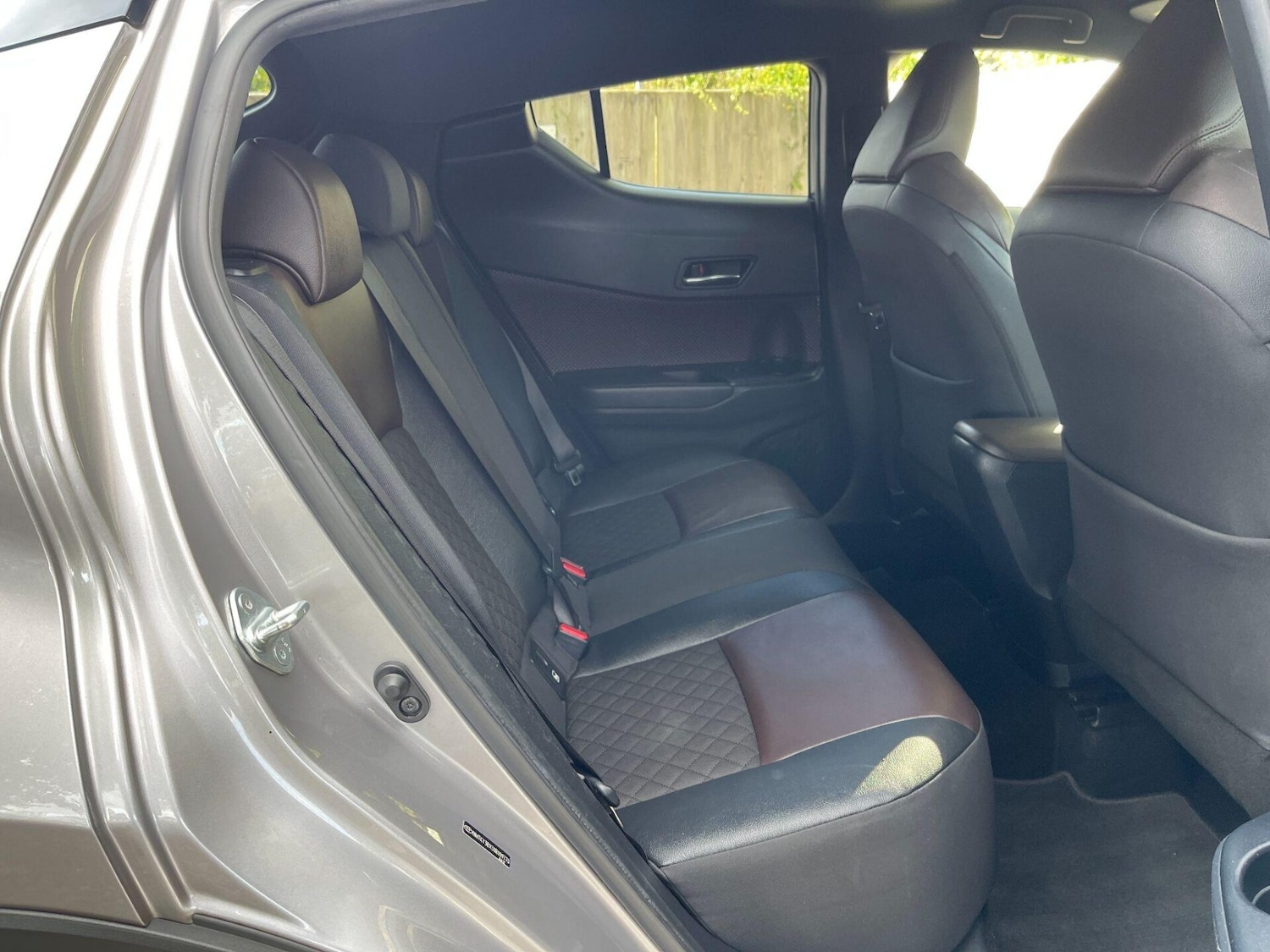 Used Toyota C-HR 2017 for sale - 76076176: Photo 11