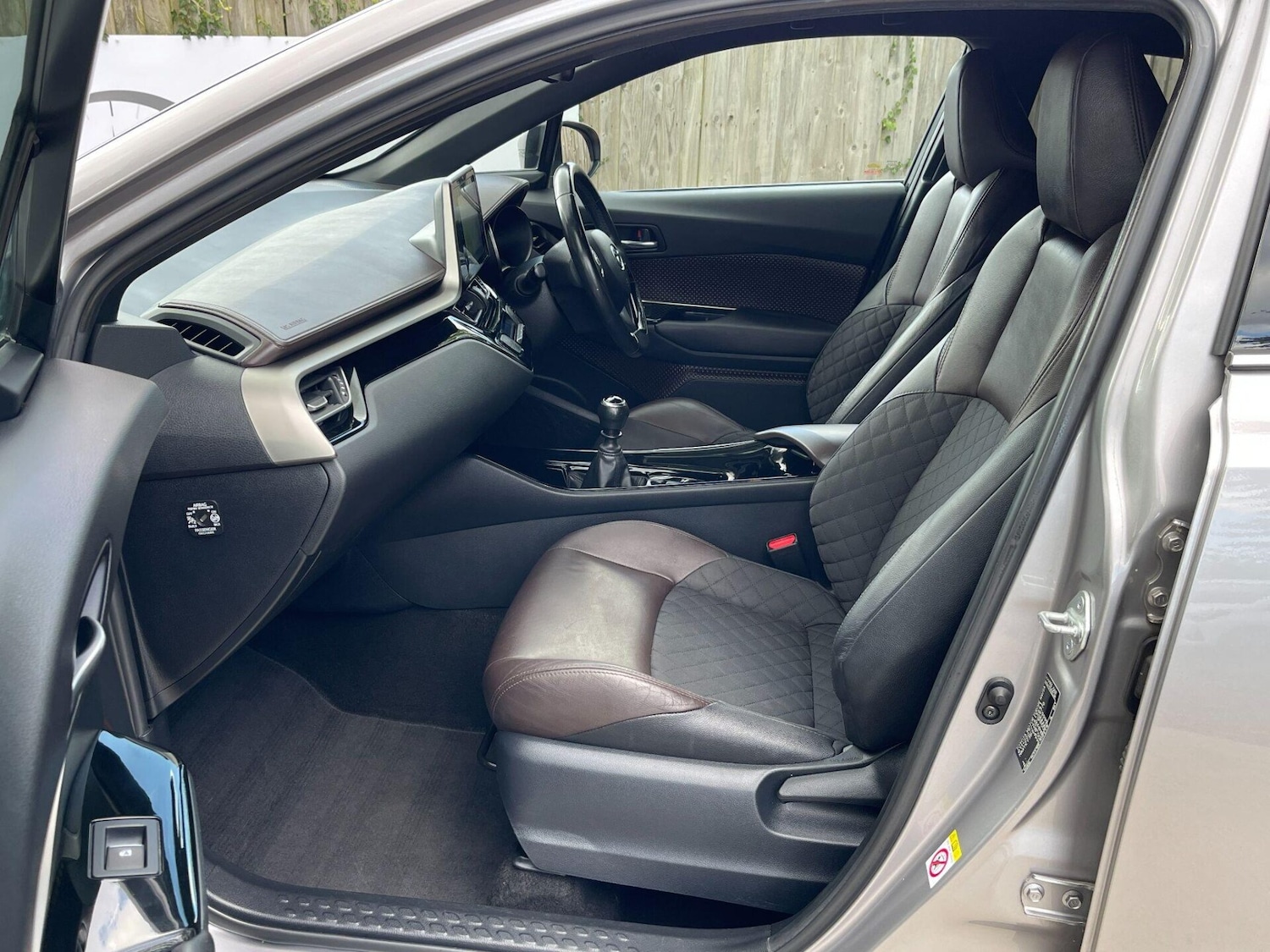 Used Toyota C-HR 2017 for sale - 76076176: Photo 12