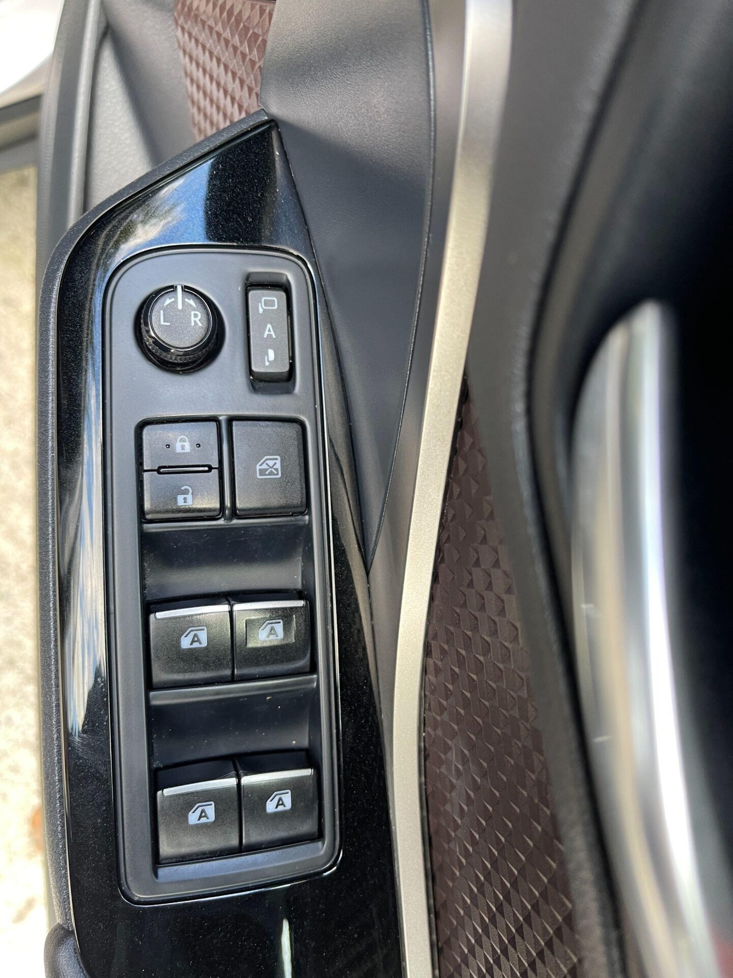Used Toyota C-HR 2017 for sale - 76076176: Photo 25