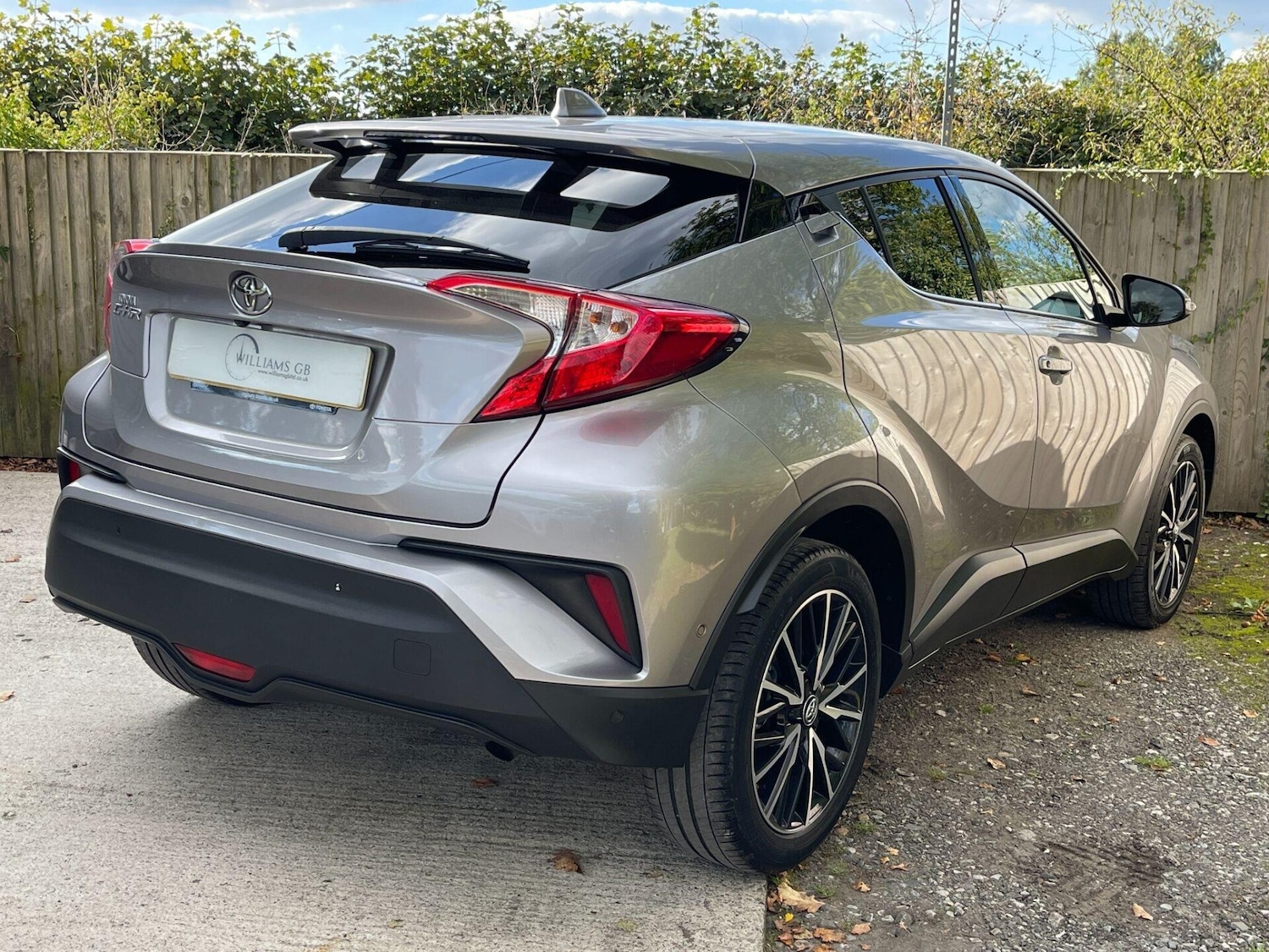 Used Toyota C-HR 2017 for sale - 76076176: Photo 4