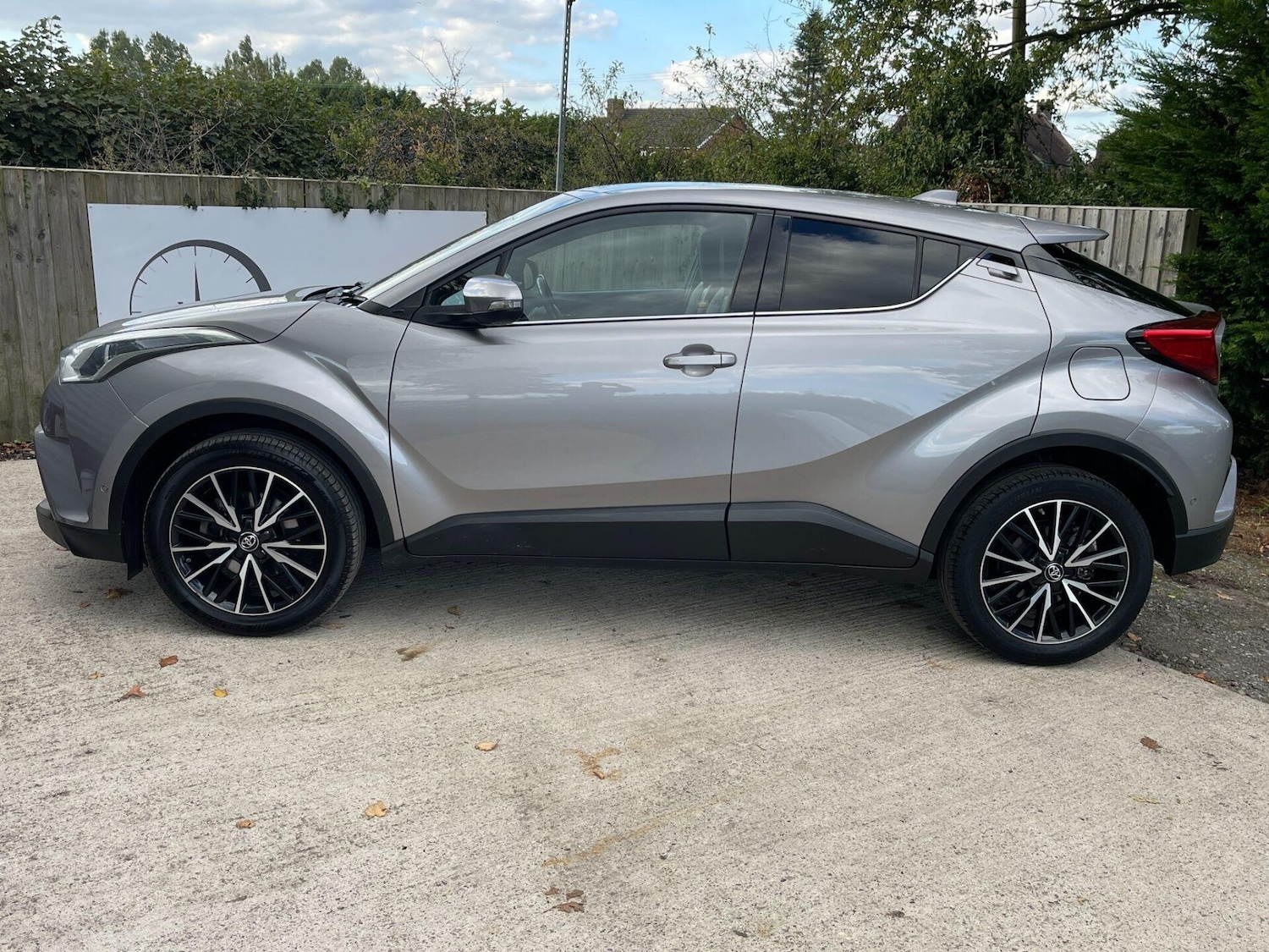 Used Toyota C-HR 2017 for sale - 76076176: Photo 8