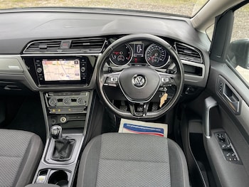 Used Volkswagen Touran 2019 for sale - 75568952: Photo