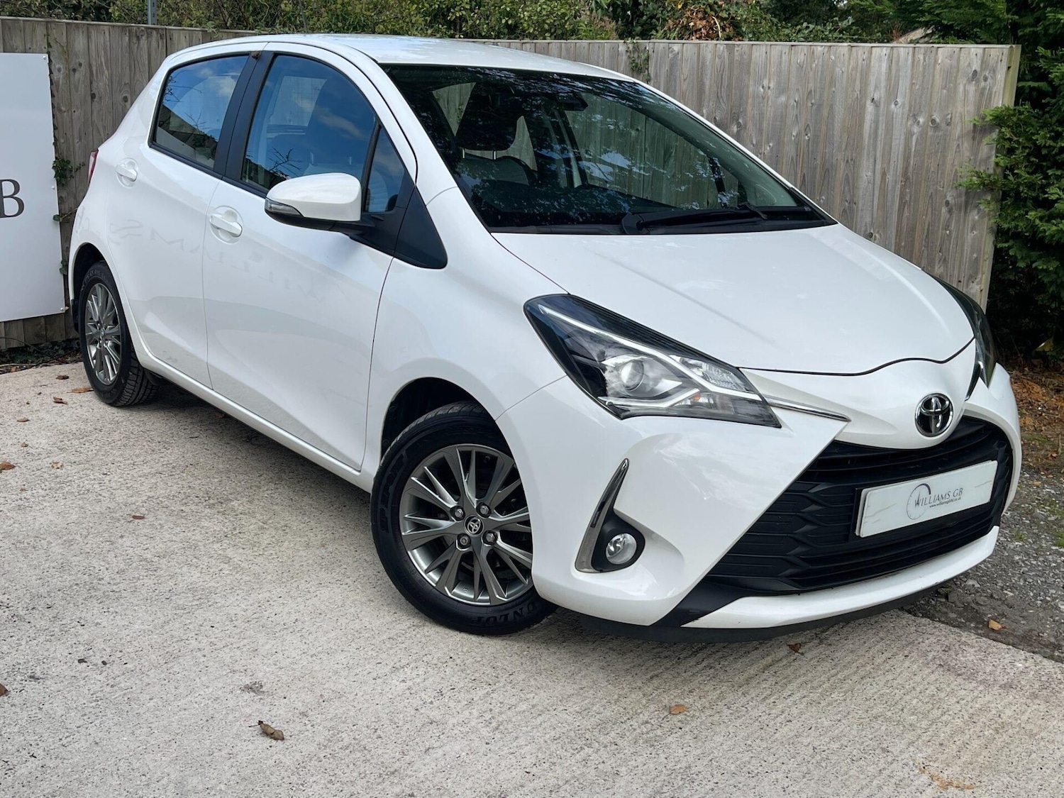 Used Toyota Yaris 2018 for sale - 76064034: Photo 1