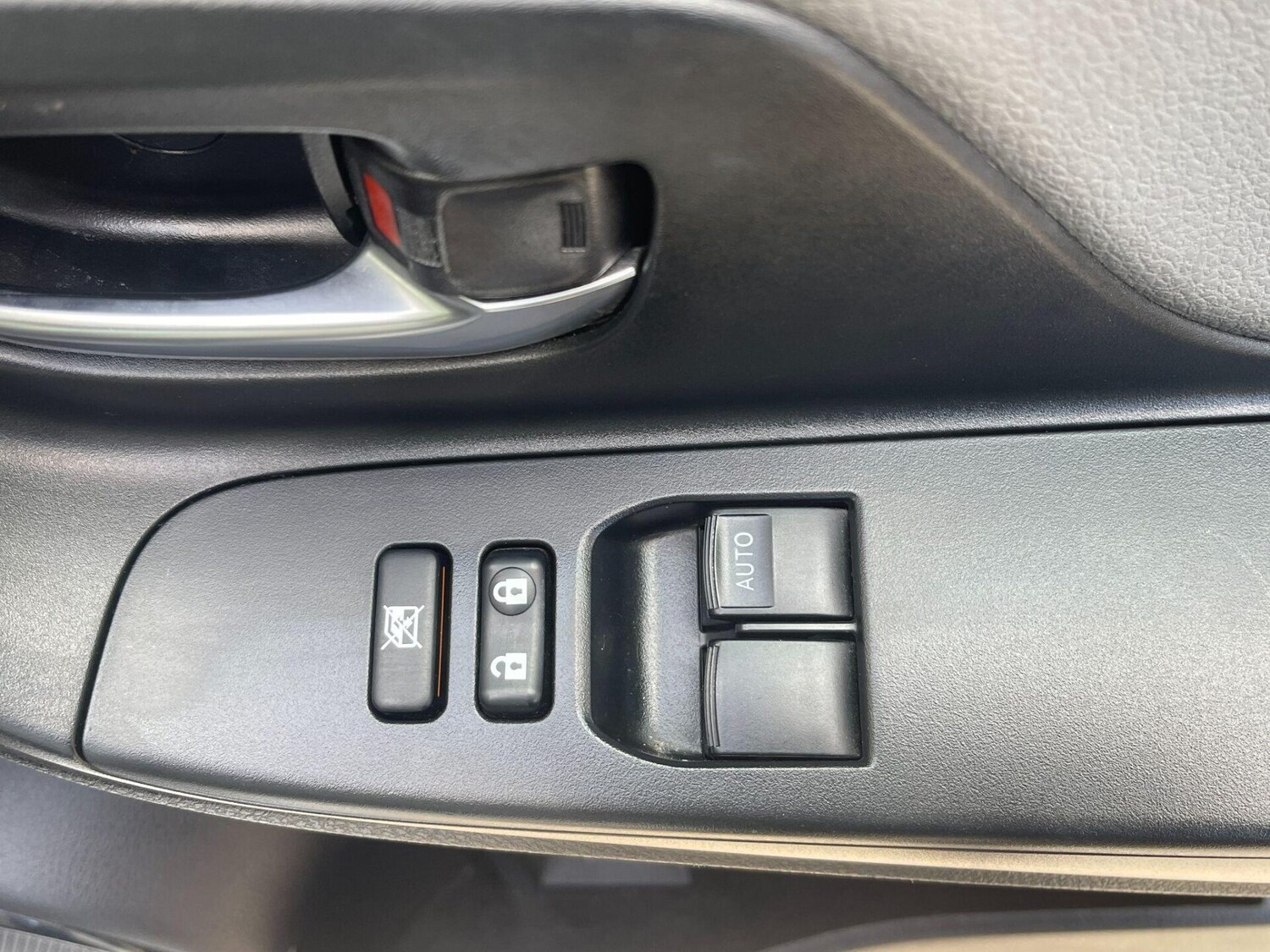 Used Toyota Yaris 2018 for sale - 76064034: Photo 27