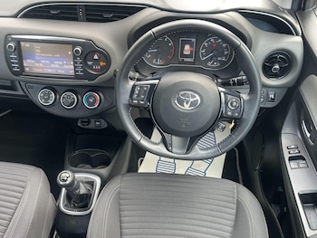 Used Toyota Yaris 2018 for sale - 76064034: Photo