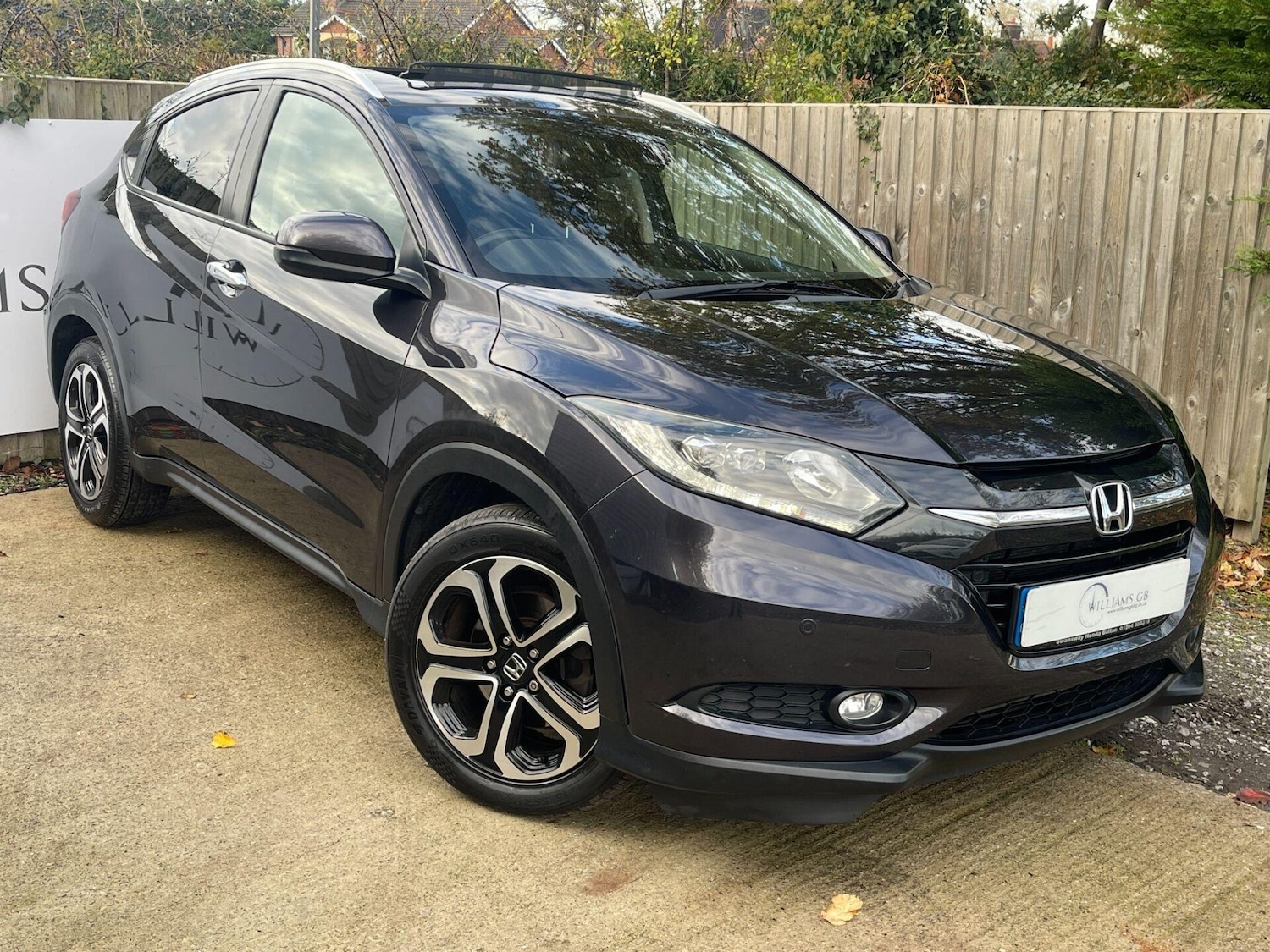 Used Honda HR-V 2017 for sale - 76352355: Photo 1