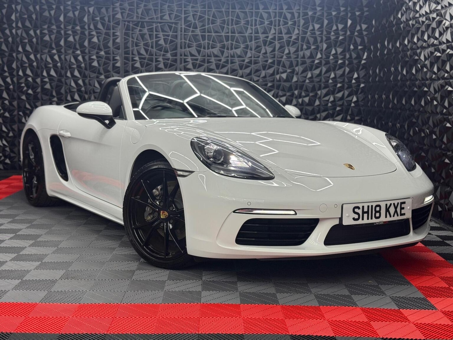 Used Porsche Boxster 2018 for sale - 76605954: Photo 1