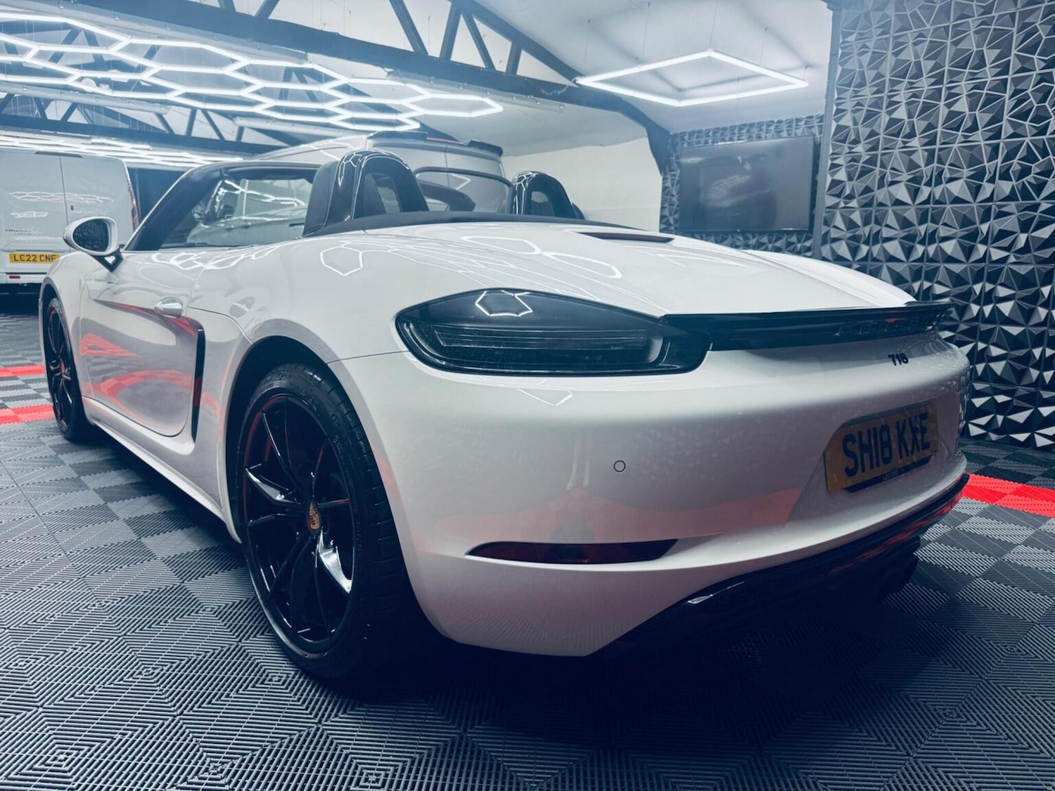 Used Porsche Boxster 2018 for sale - 76605954: Photo 11