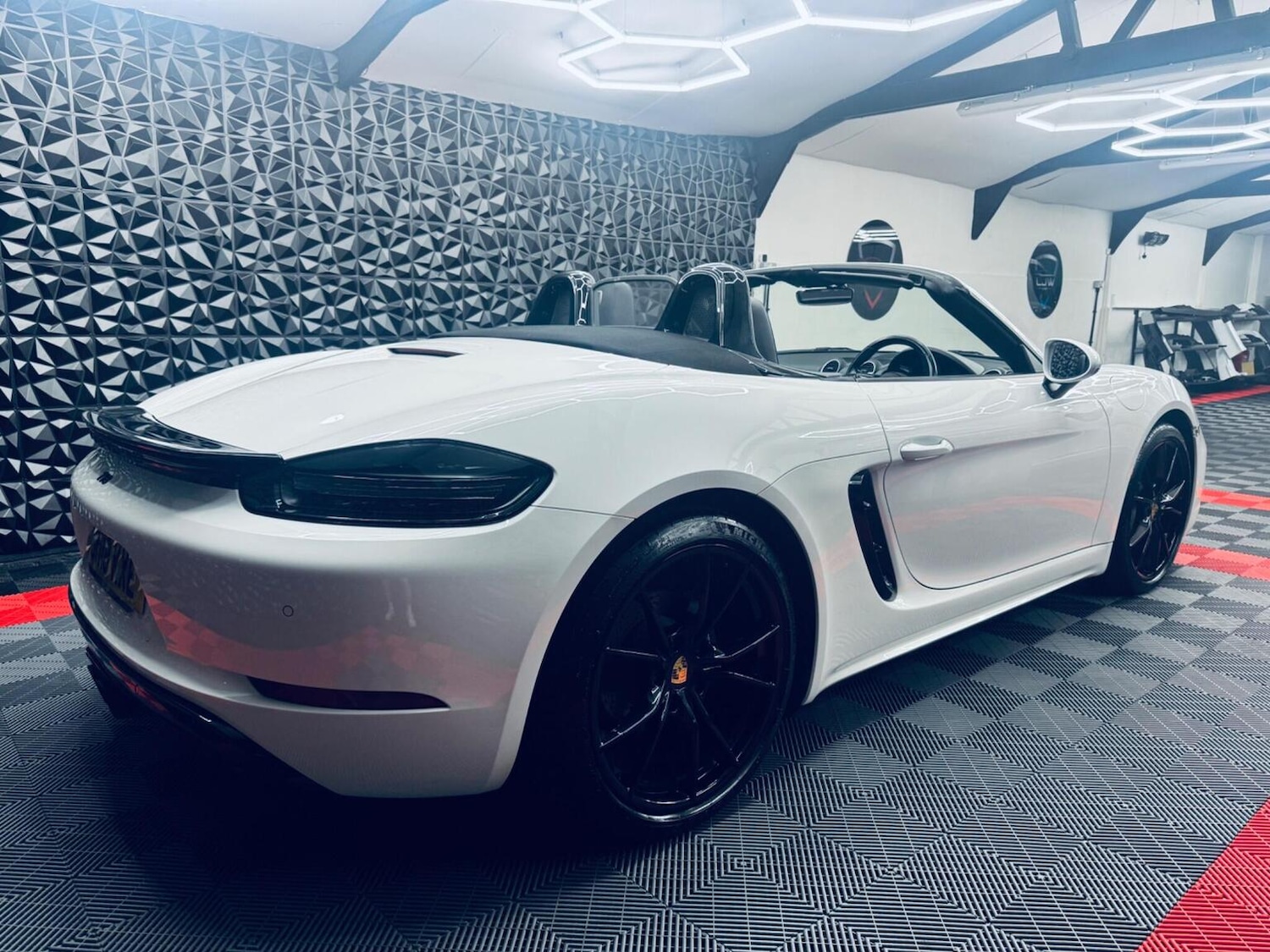 Used Porsche Boxster 2018 for sale - 76605954: Photo 14