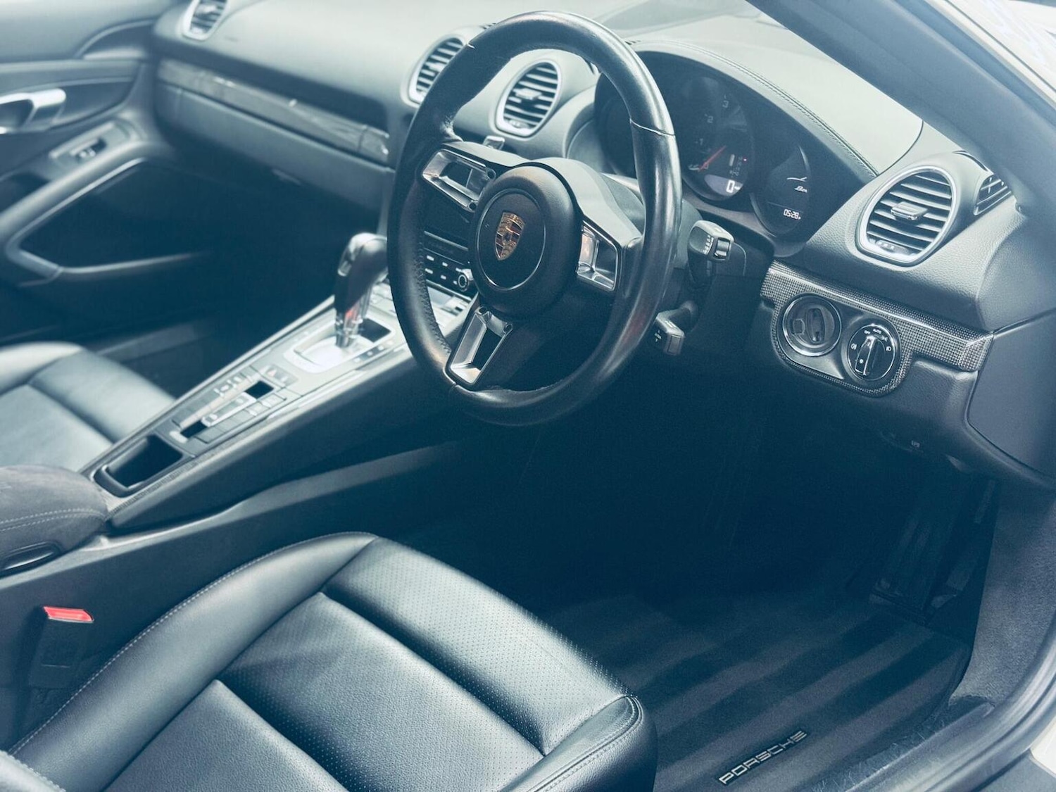 Used Porsche Boxster 2018 for sale - 76605954: Photo 2