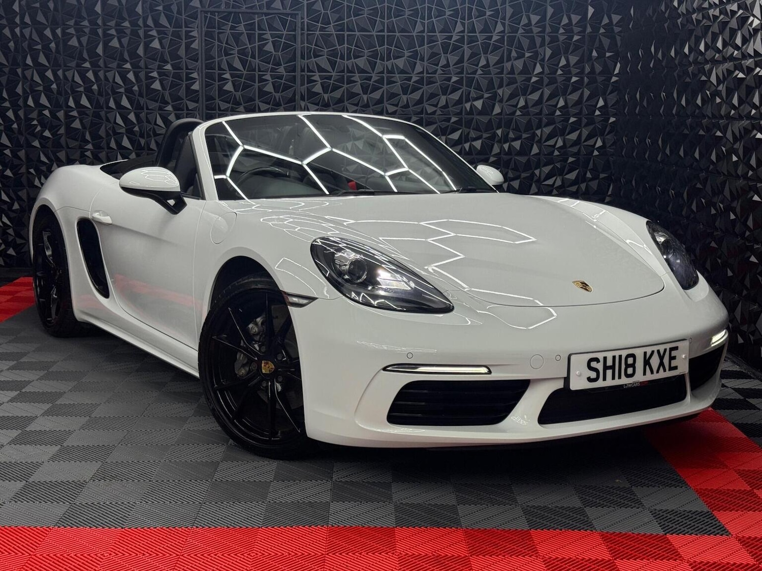 Used Porsche Boxster 2018 for sale - 76605954: Photo 6