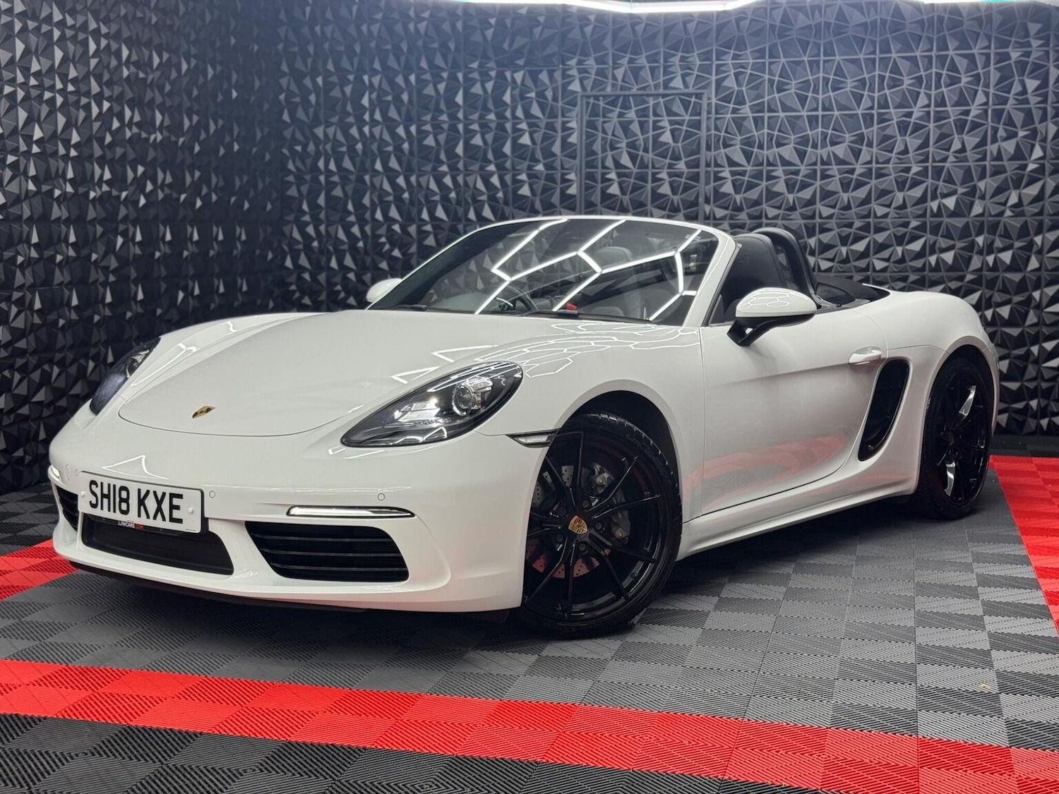 Used Porsche Boxster 2018 for sale - 76605954: Photo 8