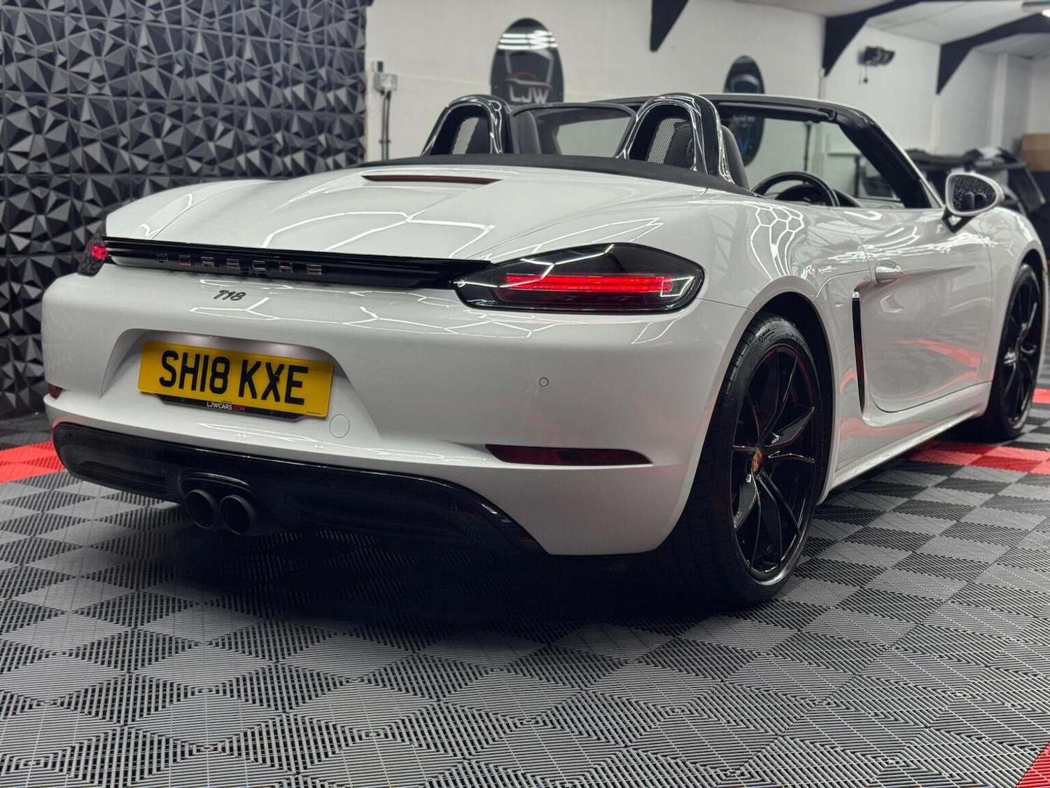 Used Porsche Boxster 2018 for sale - 76605954: Photo 9