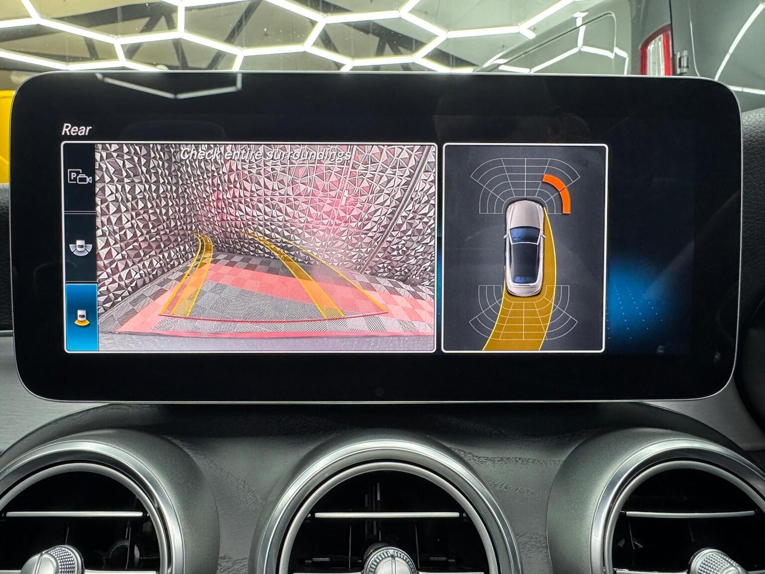 Used Mercedes-Benz C Class 2019 for sale - 77135905: Photo 23