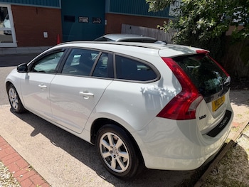 Used Volvo V60 2012 for sale - 78745781: Photo