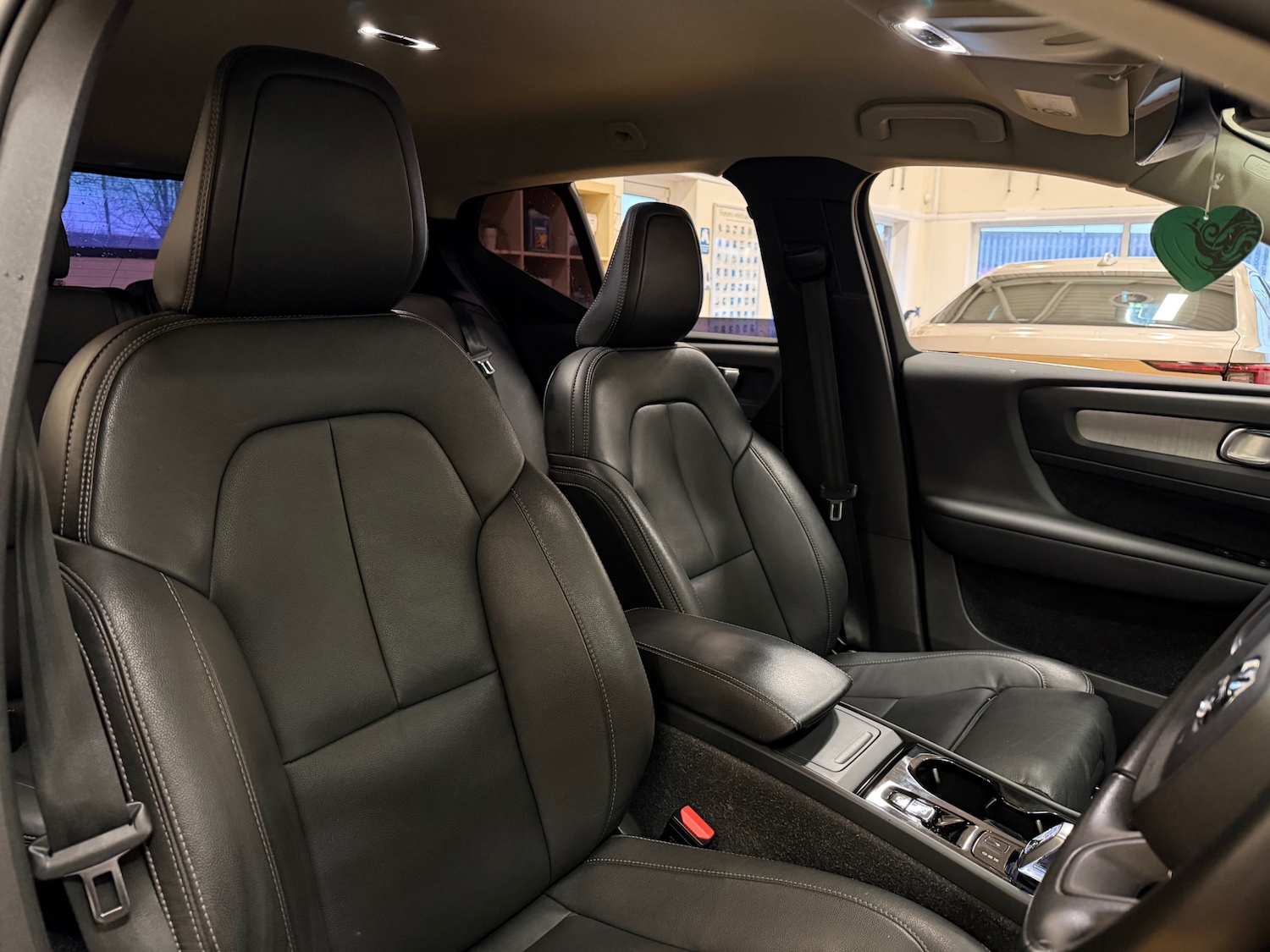 Used Volvo XC40 2021 for sale - 77261701: Photo 12