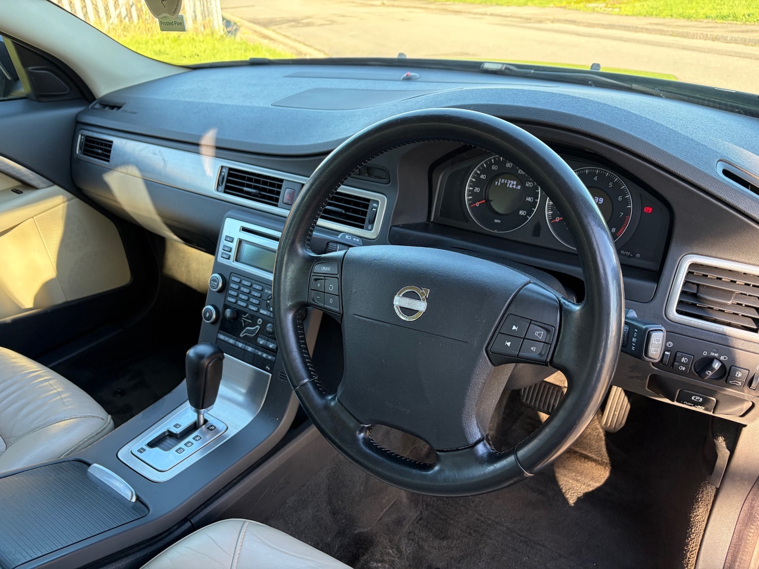 Used Volvo V70 2009 for sale - 76693872: Photo 16