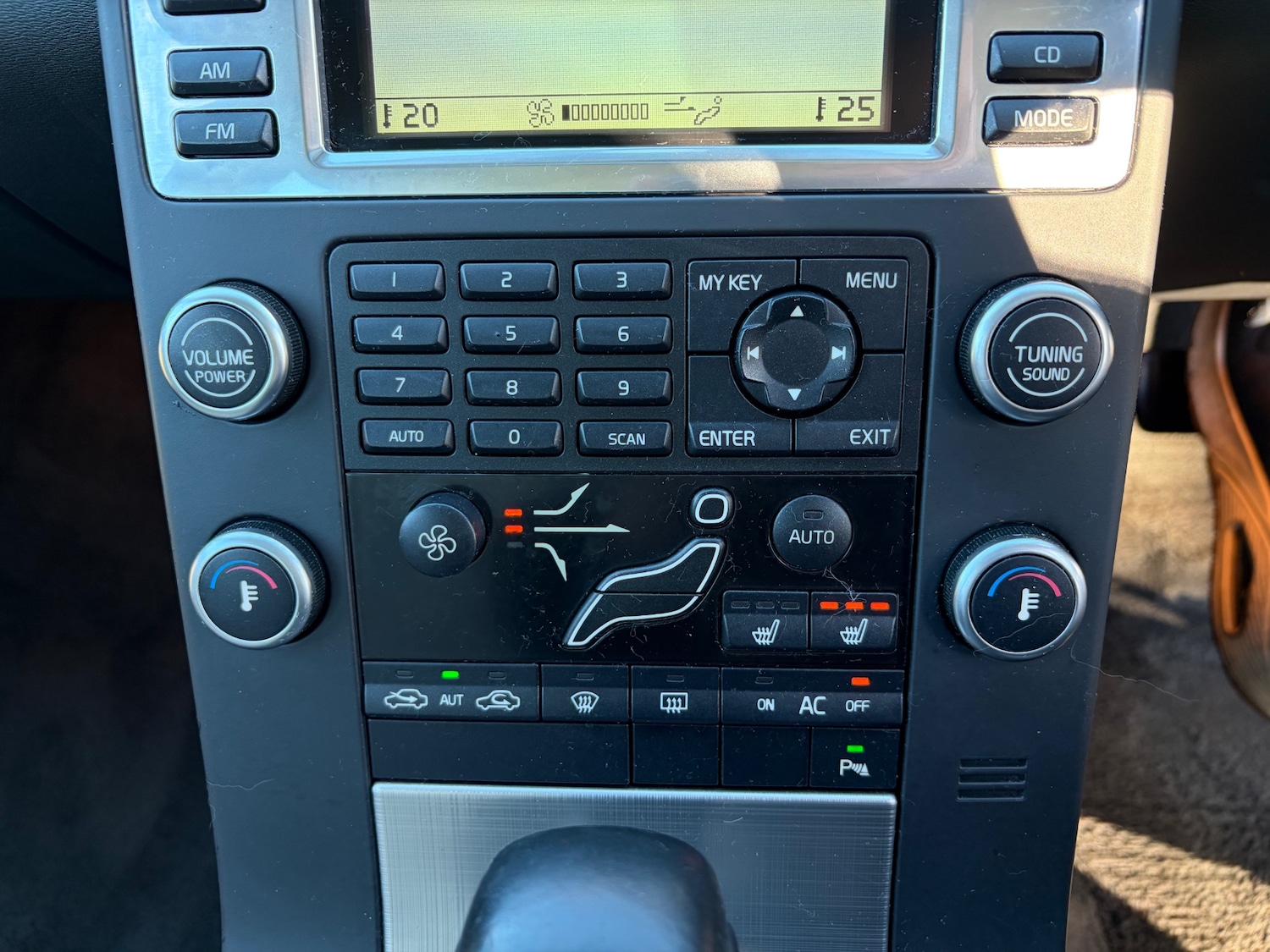 Used Volvo V70 2009 for sale - 76693872: Photo 24