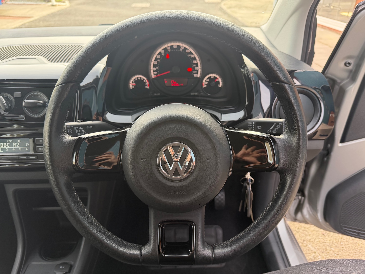 Used Volkswagen up! 2014 for sale - 77983537: Photo 16