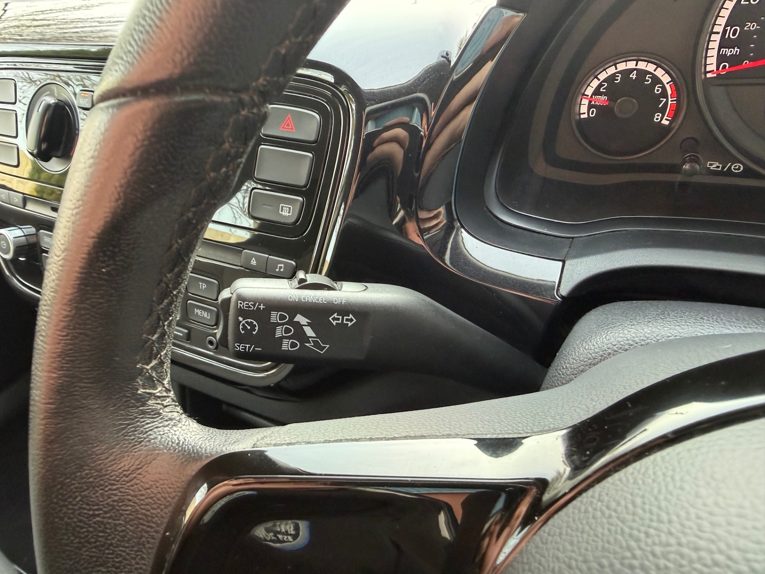 Used Volkswagen up! 2014 for sale - 77983537: Photo 18