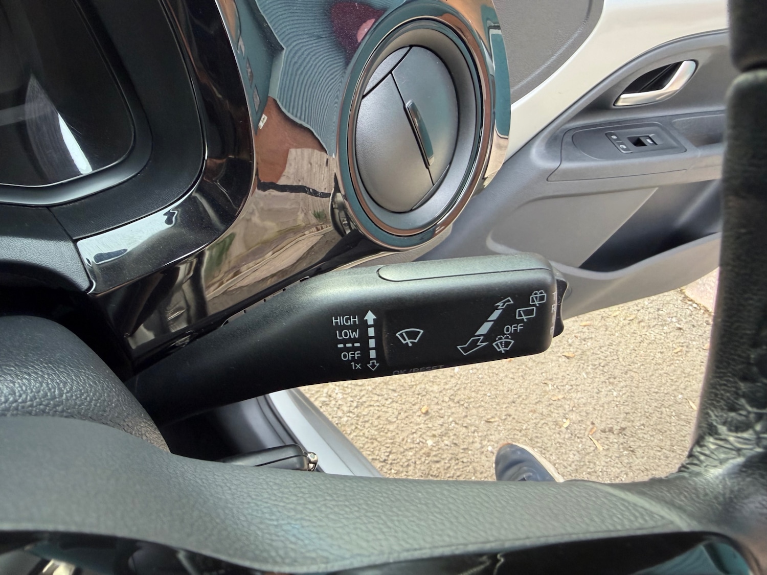 Used Volkswagen up! 2014 for sale - 77983537: Photo 19