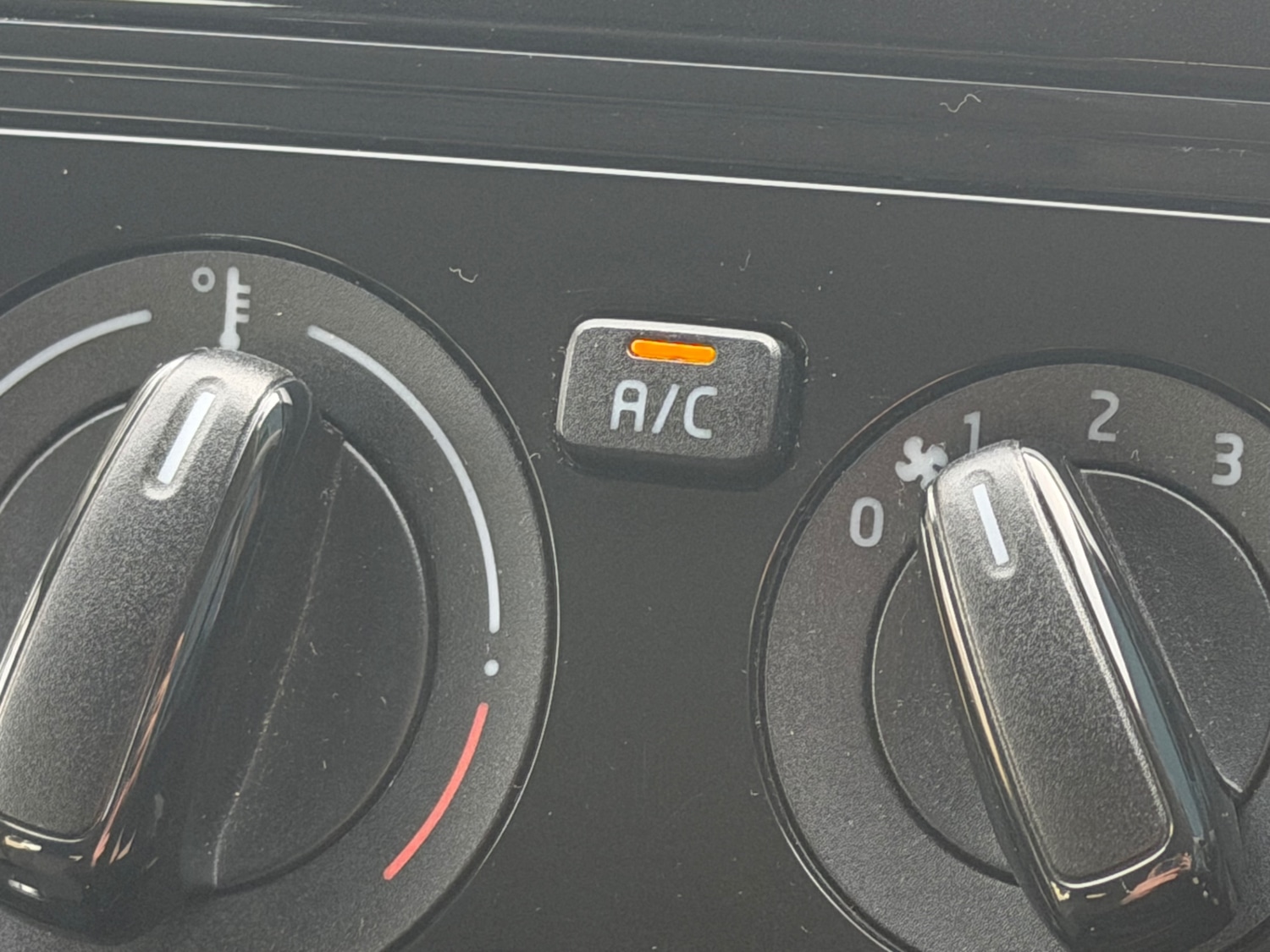 Used Volkswagen up! 2014 for sale - 77983537: Photo 21