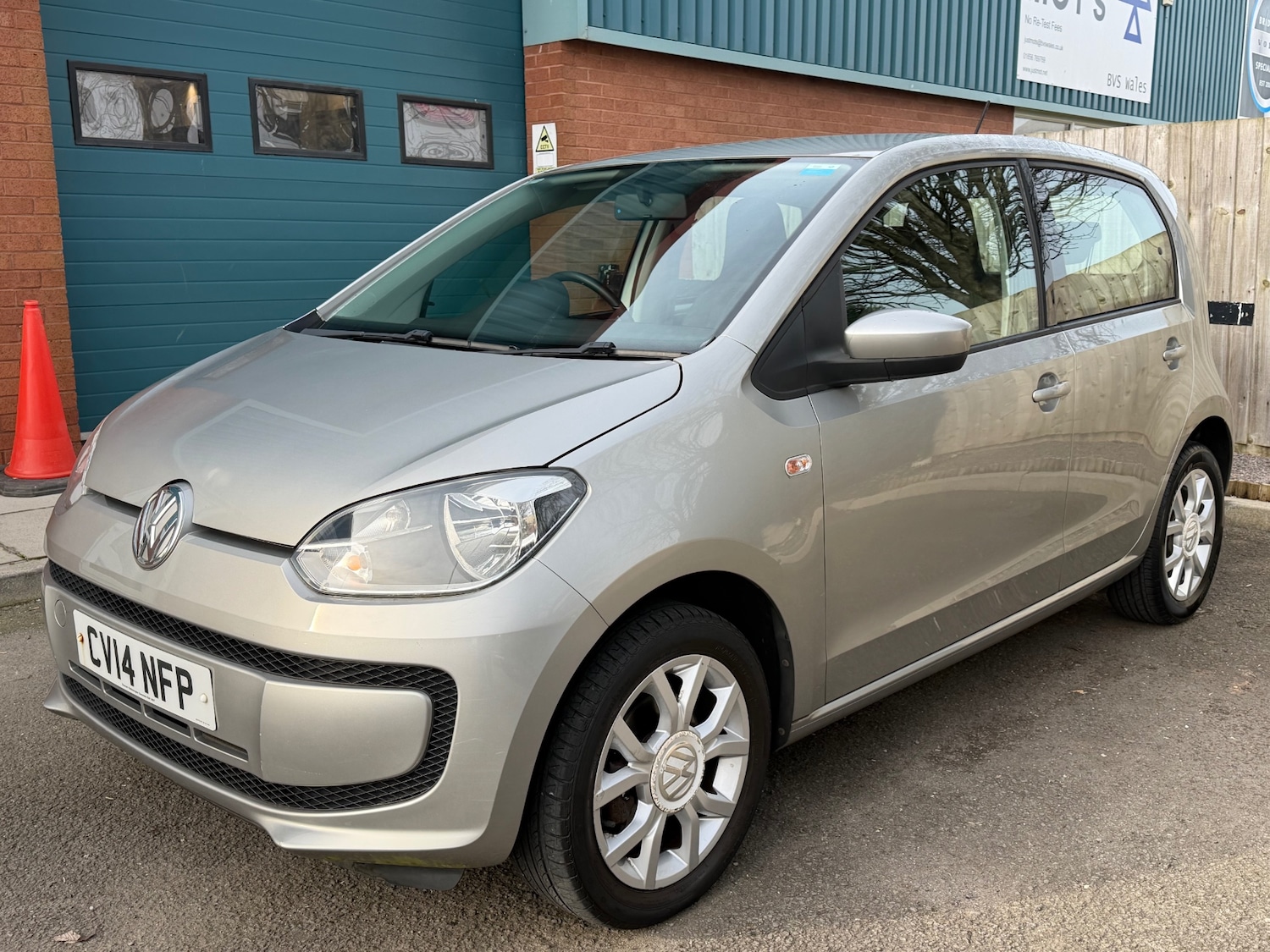 Used Volkswagen up! 2014 for sale - 77983537: Photo 3