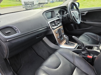 Used Volvo V40 2017 for sale - 76101935: Photo