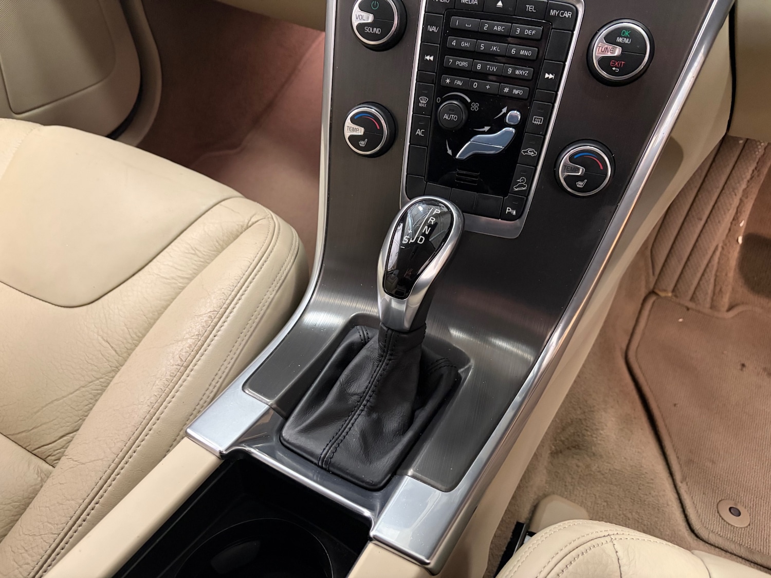 Used Volvo XC60 2014 for sale - 76517607: Photo 10