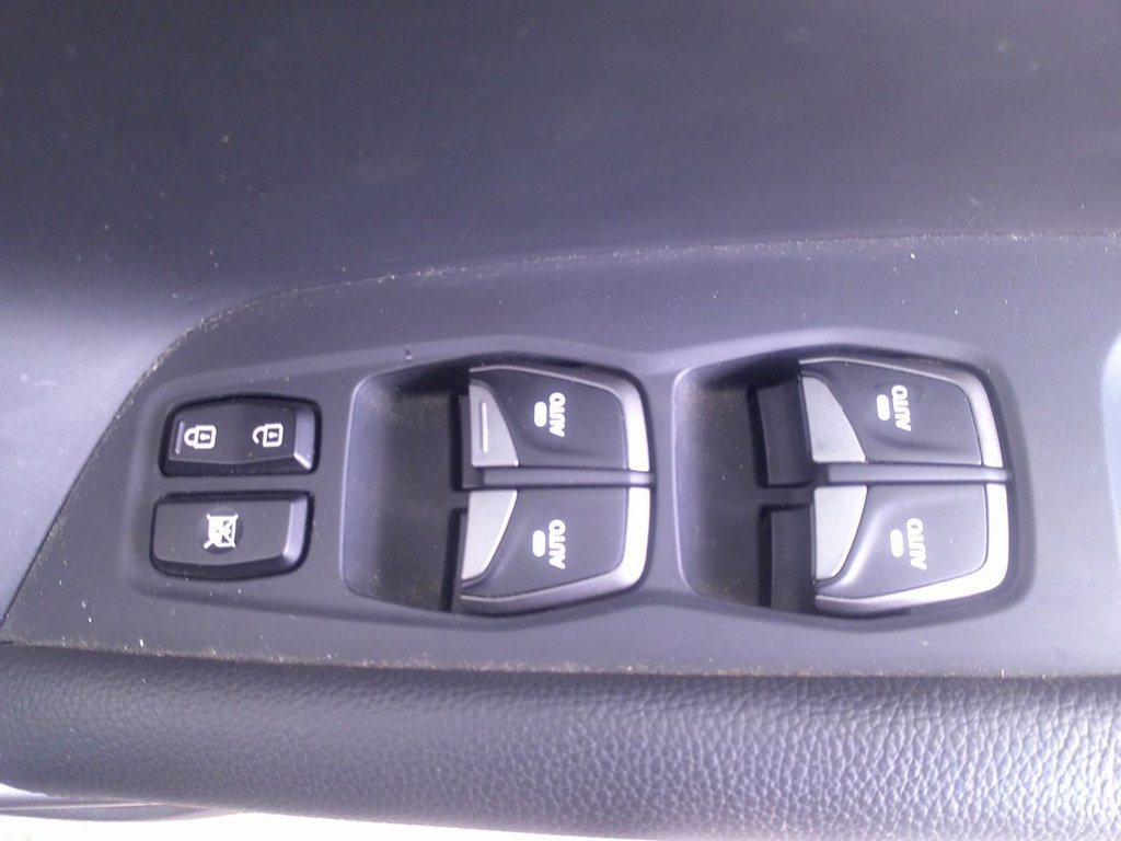 Used Hyundai Santa Fe 2015 for sale - 77879880: Photo 15