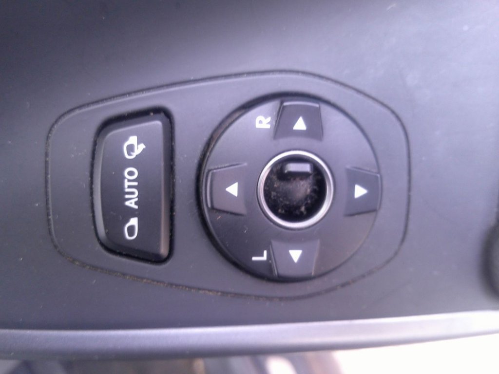 Used Hyundai Santa Fe 2015 for sale - 77879880: Photo 17