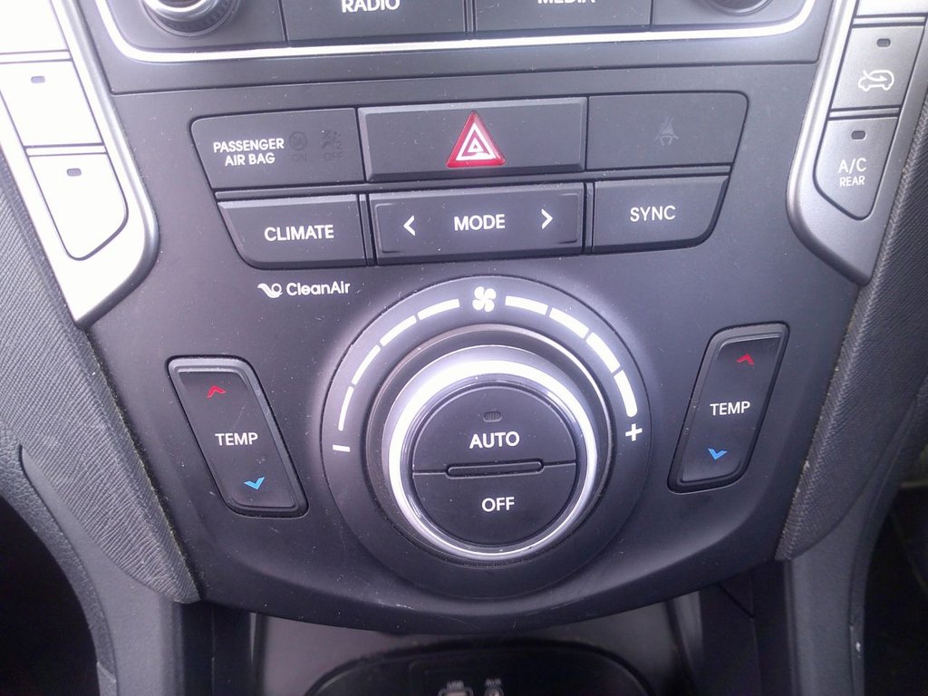 Used Hyundai Santa Fe 2015 for sale - 77879880: Photo 29