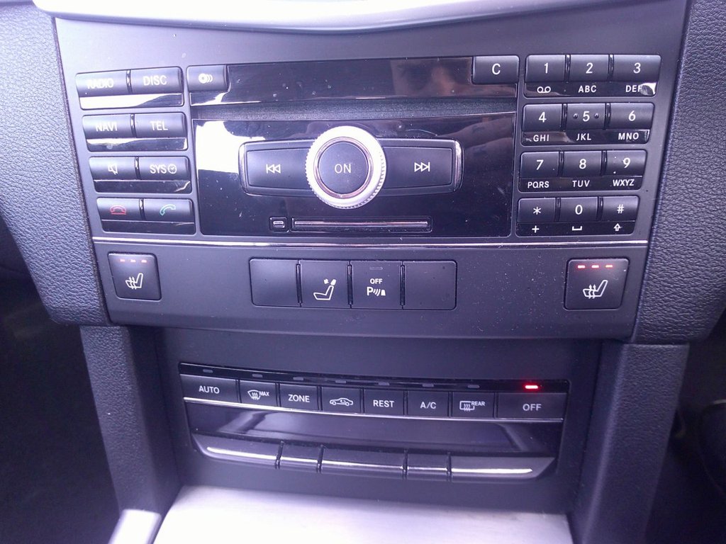 Used Mercedes-Benz E Class 2010 for sale - 77952546: Photo 27