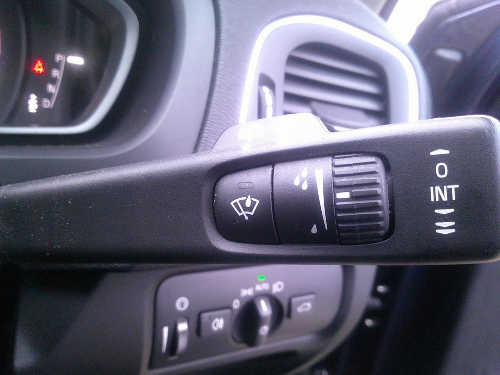 Used Volvo V40 Cross Country 2018 for sale - 77133365: Photo 32