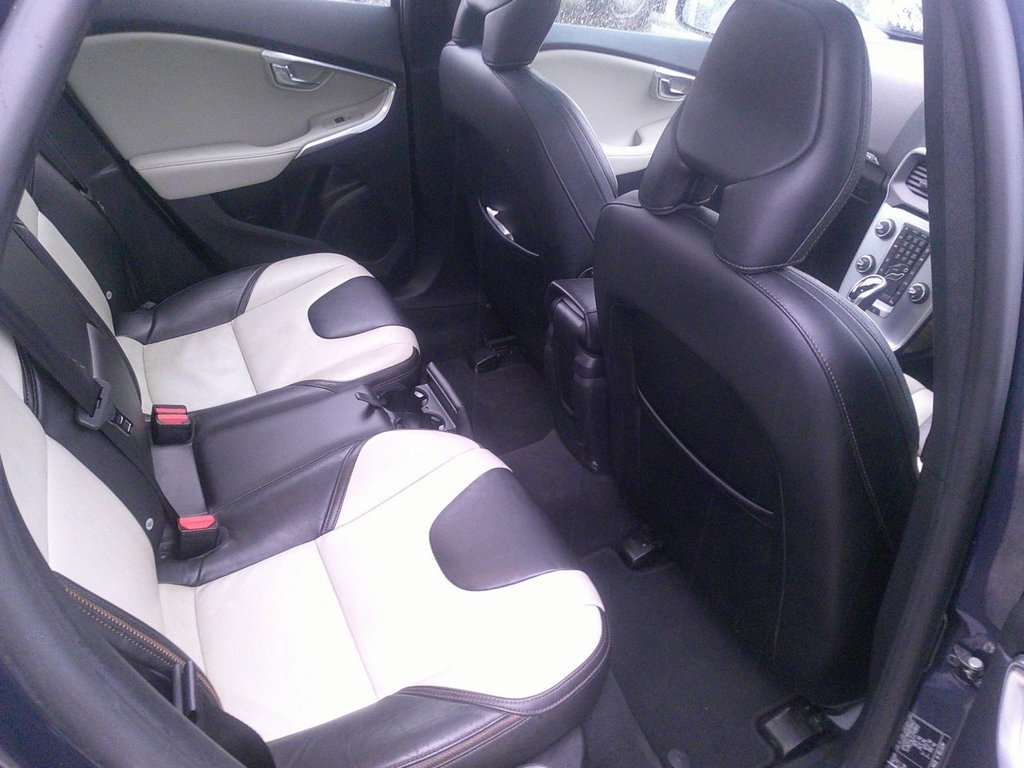 Used Volvo V40 Cross Country 2018 for sale - 77133365: Photo 7