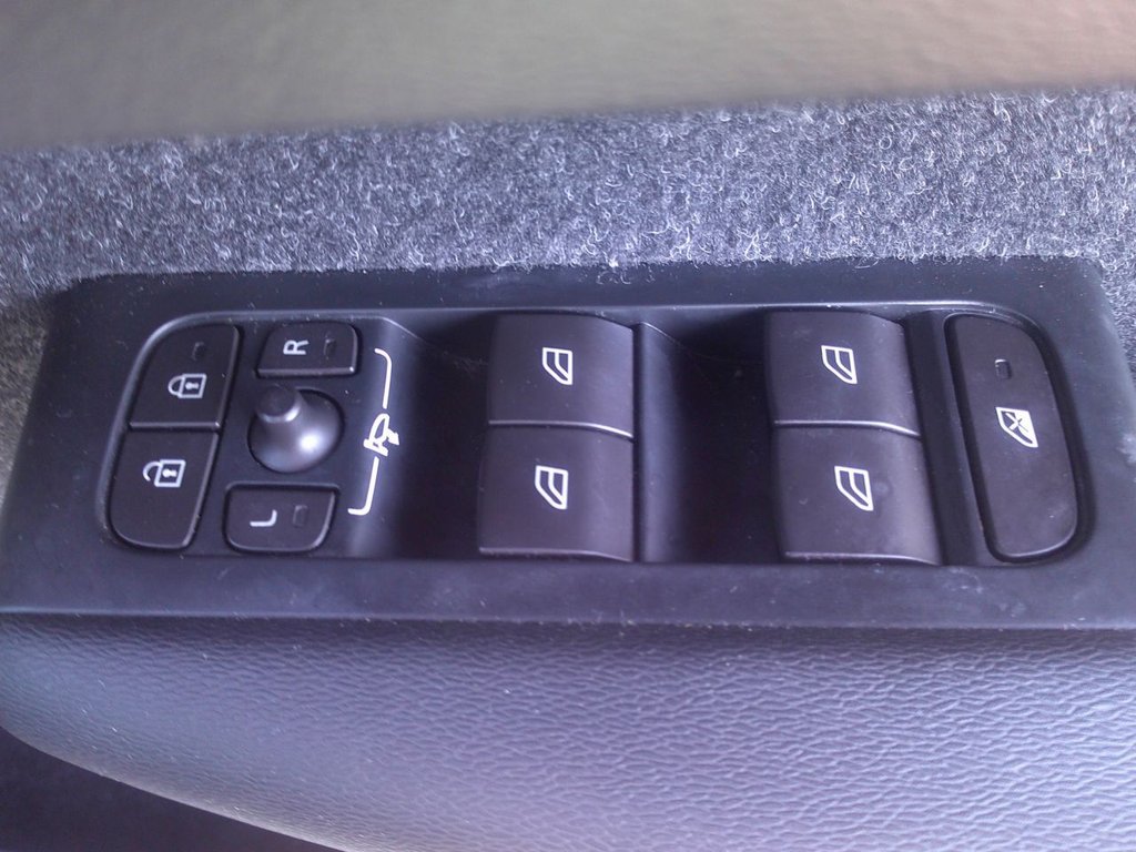 Used Volvo XC40 2018 for sale - 77642925: Photo 26