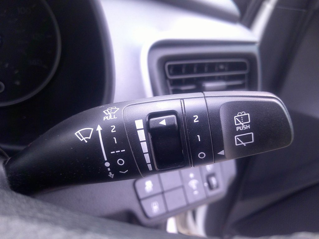 Used Kia Stonic 2018 for sale - 76647270: Photo 29