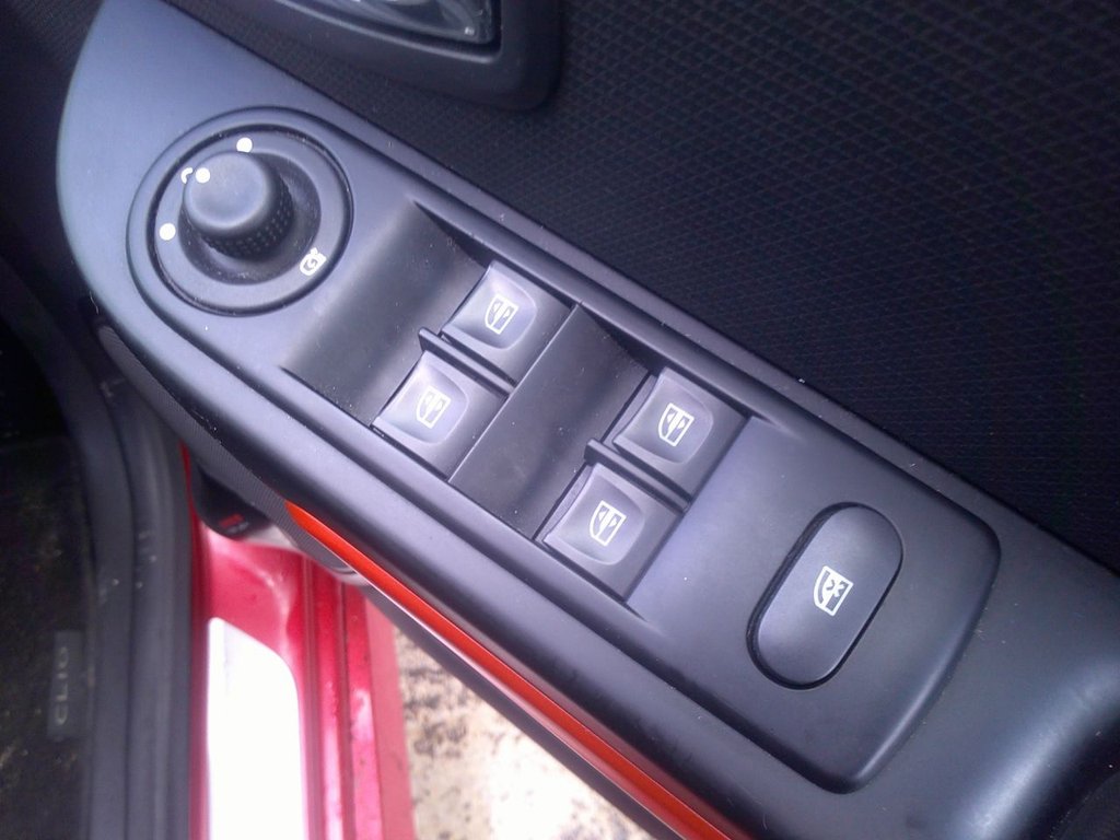 Used Renault Clio 2013 for sale - 77341624: Photo 20