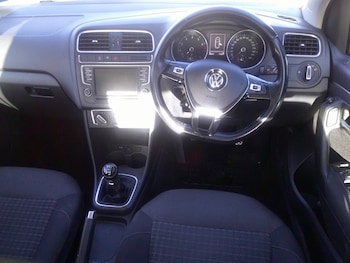 Used Volkswagen Polo 2015 for sale - 77153340: Photo